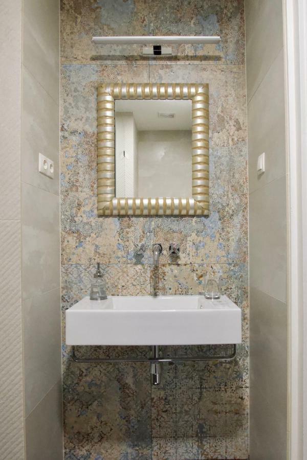 Luxury Apartment By Hi5 - Oktober 6 Street Budapeşte Dış mekan fotoğraf