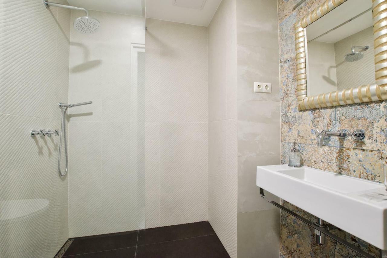 Luxury Apartment By Hi5 - Oktober 6 Street Budapeşte Dış mekan fotoğraf